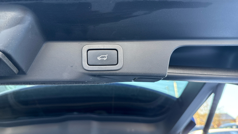 Land Rover Range Rover Sport 5.0 P575 S/C SVR 5dr Auto Petrol Estate